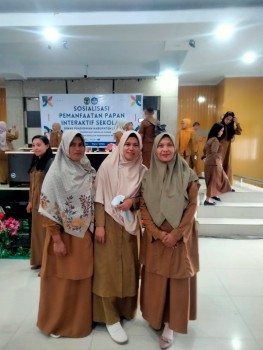 Sosialisasi Pemanfaatan Papan Interaktif Belajar